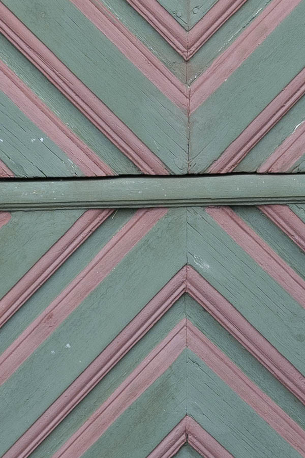 Photo 10679: Green and red half-door made of planks