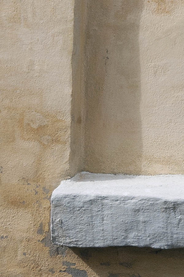 Photo 10685: No window. A yellow embrasure.