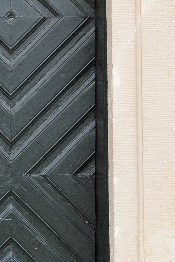 Photo 10990: Green double door in diamond pattern