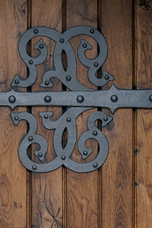 Photo 10998: Formed, lacquered door made of planks
