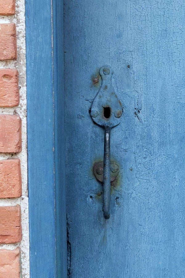 Photo 11193: Blue door made of planks
