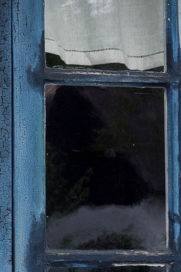 Photo 11309: Blue window with two frames and 12 panes, under repair
