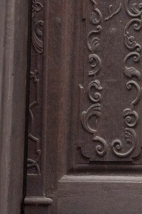 Photo 12595: Carved, brown panelled double door