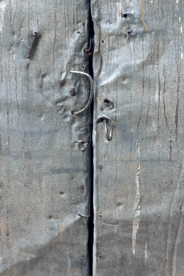 Photo 13054: Worn, grey plate double door