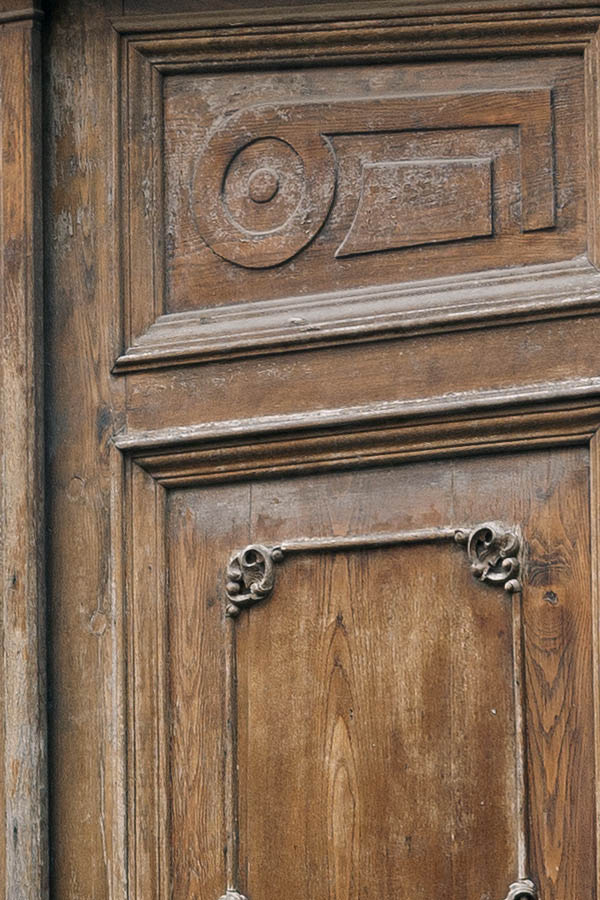 Photo 13132: Panelled, carved, formed, lacquered double door with sidepieces and latticed fan light