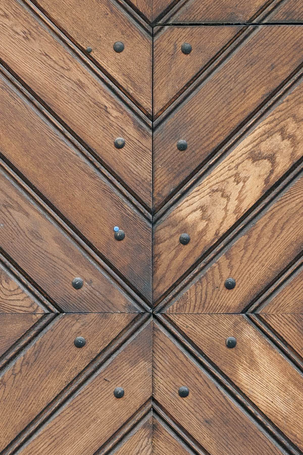 Photo 13598: Worn, oiled gate made of planks with a minor door