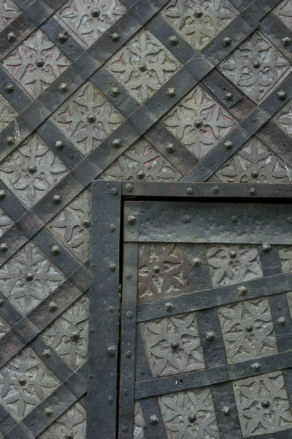 Photo 13612: Grey gate with black metal decoration and minor door