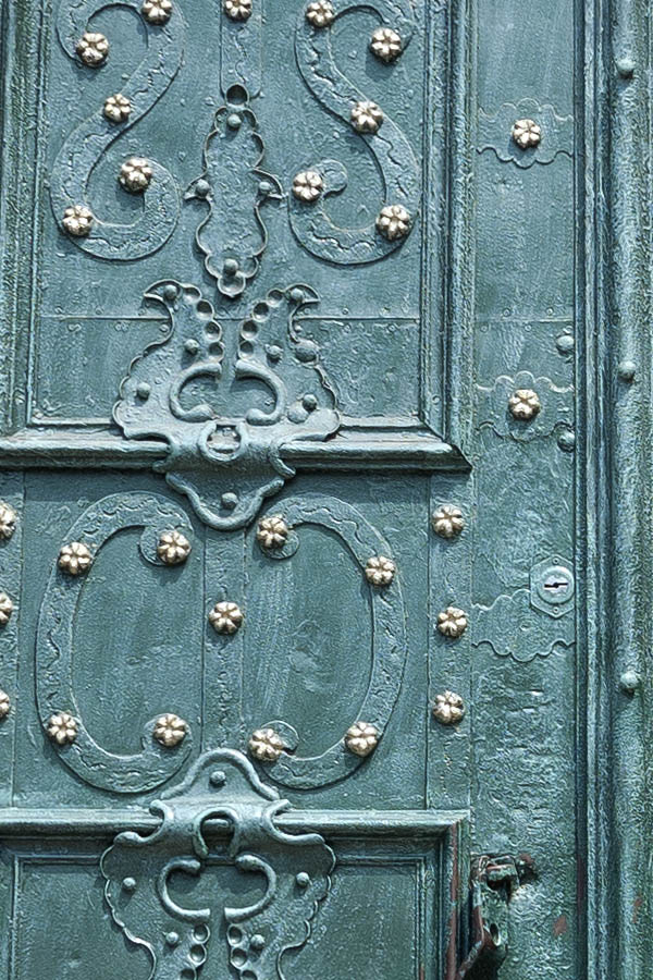 Photo 13929: Panelled, decorated, teal double door