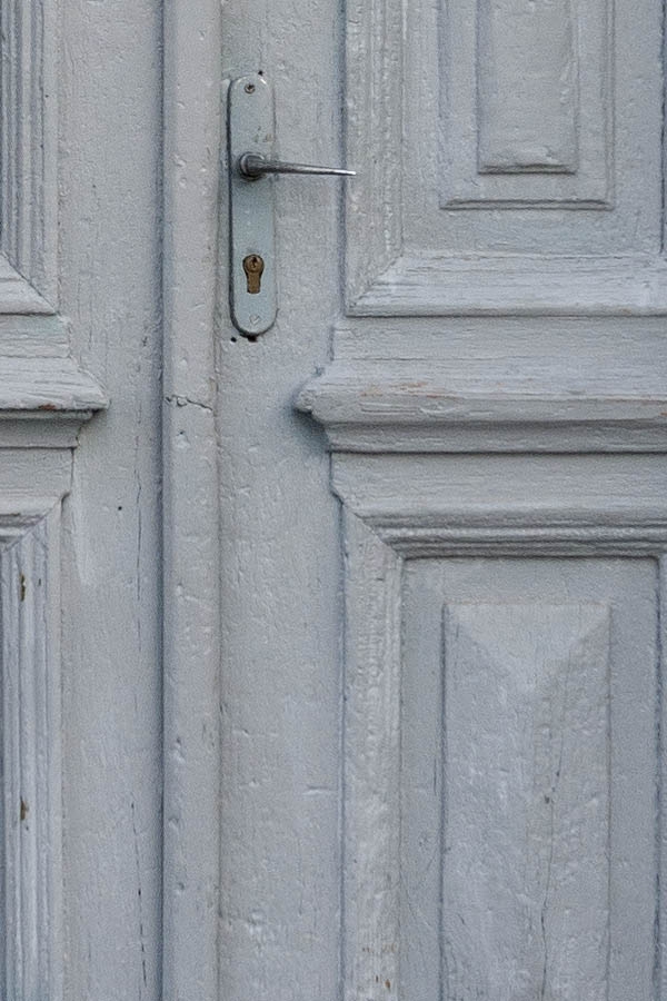 Photo 14292: Panelled, grey double door