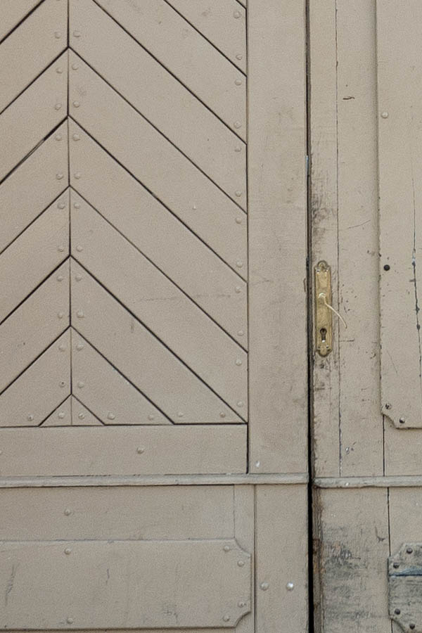 Photo 14397: Panelled, formed, light yellow gate with minor door