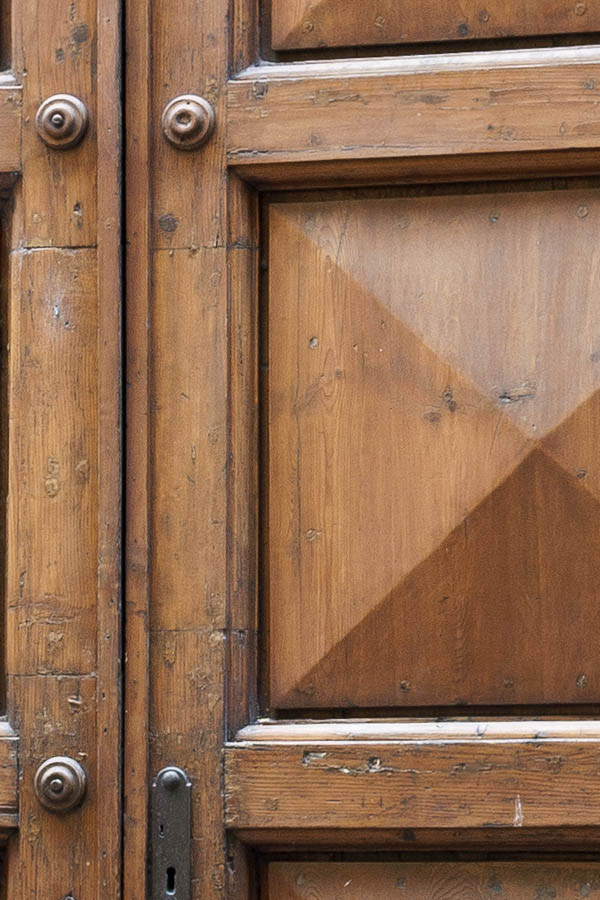 Photo 14672: Panelled, lacquered gate with latticed fan light