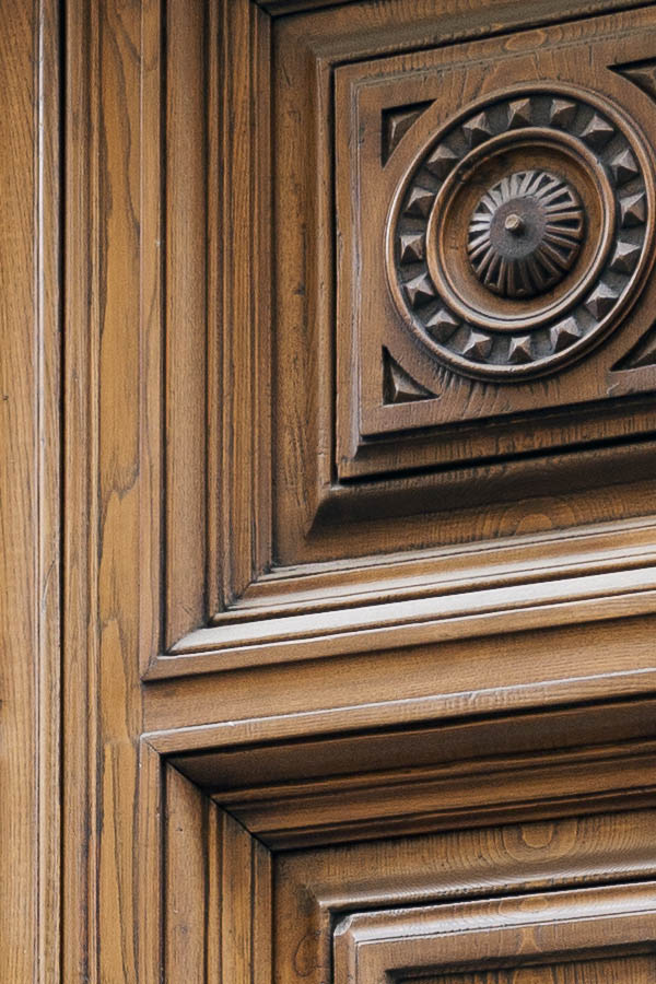 Photo 15206: Carved, panelled, lacquered double door