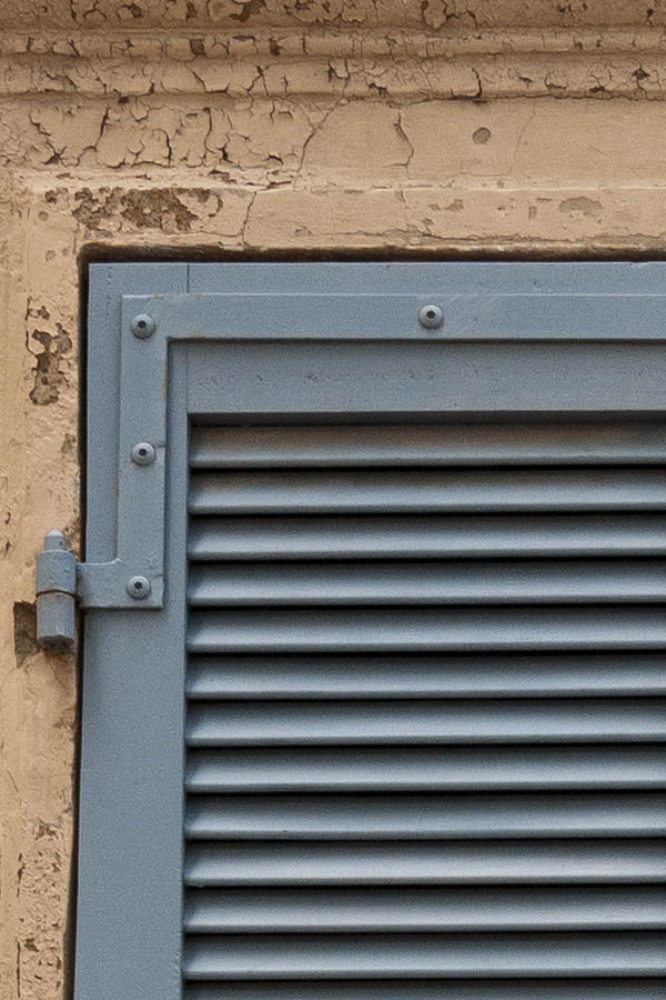 Photo 15330: Narrow, grey shutters