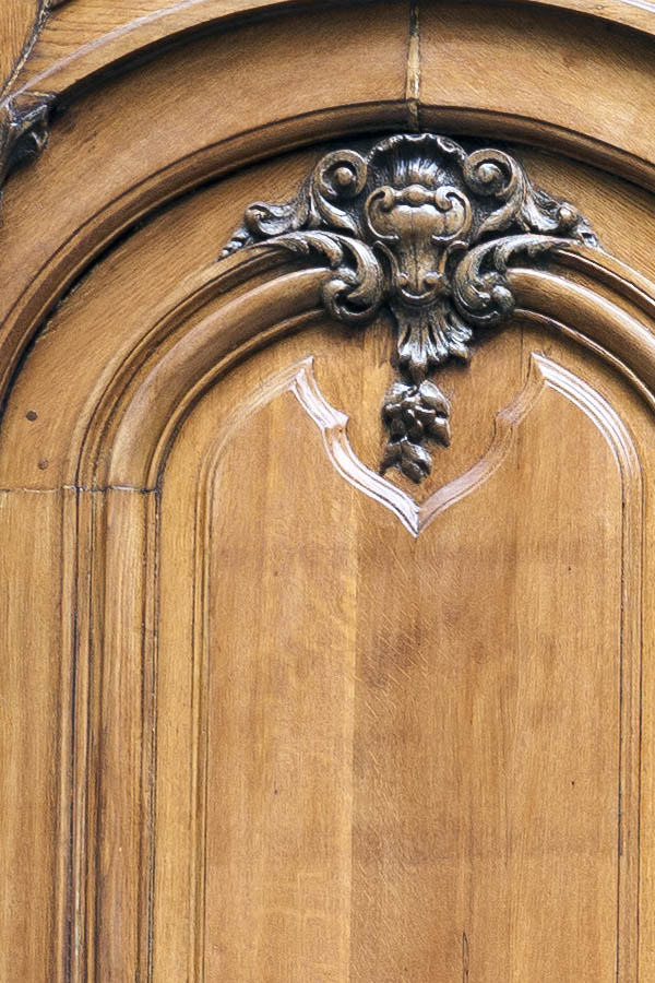 Photo 15573: Formed, carved, lacquered gate with minor doors