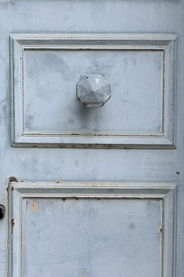 Photo 15588: Grey cast iron double door with latticed door lights