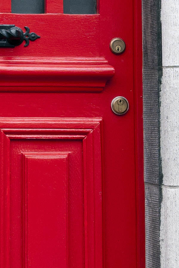 Photo 15722: Formed, carved, panelled, red door