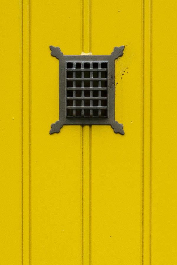 Photo 15746: Yellow door made of planks with top window