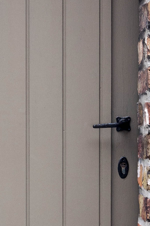 Photo 15764: Formed, panelled, light grey door