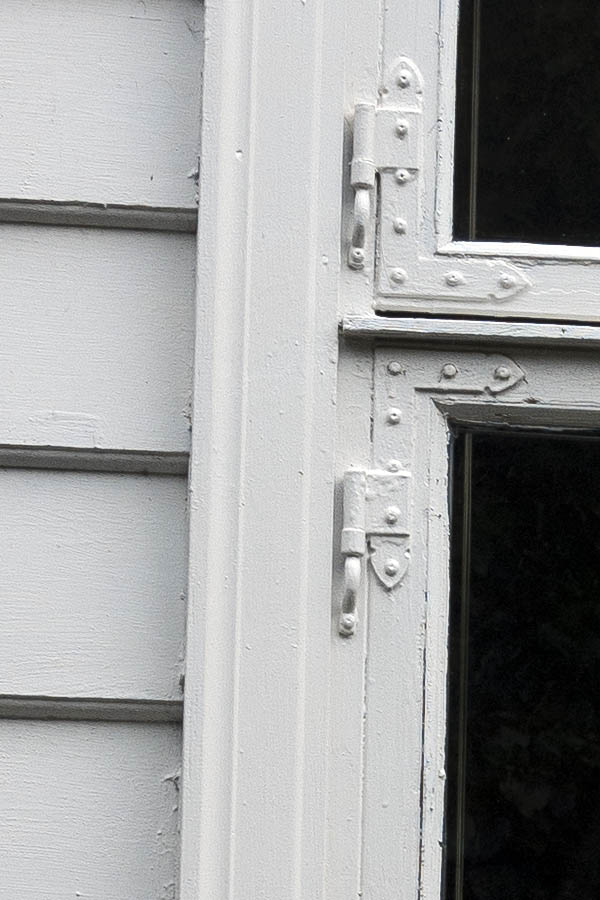 Photo 16615: White window with four frames and six panes