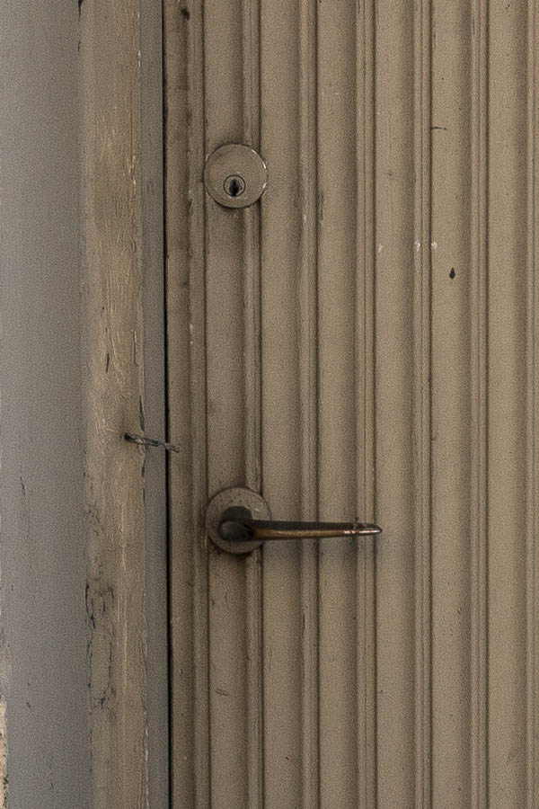 Photo 17001: Yellow door made of vertical strips