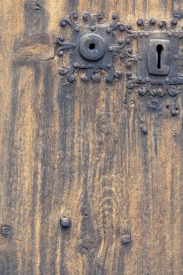 Photo 17216: Oiled, black and yellow door of boards