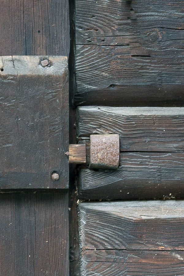 Photo 17516: Oiled door made of boards