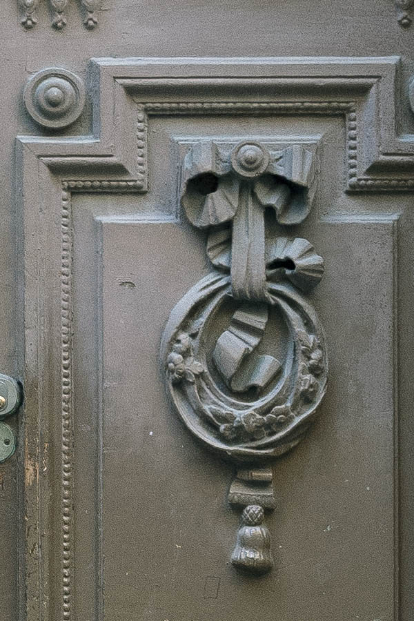 Photo 17642: Panelled, carved, brown double door 