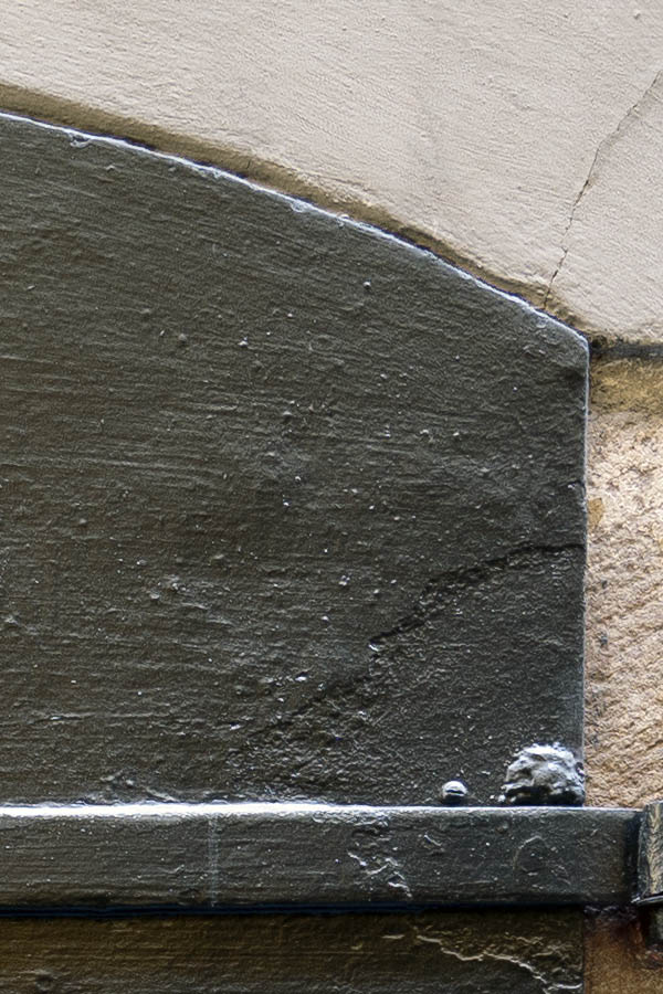 Photo 17667: Formed, black metal double door
