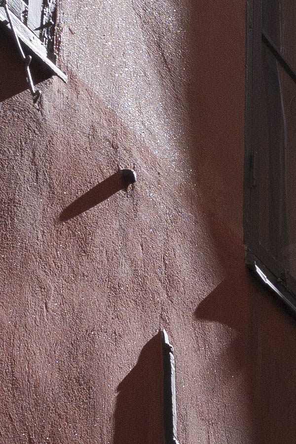 Photo 17905: Red and yellow facades with 21 dark windows