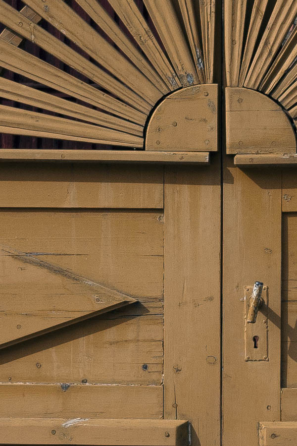 Photo 18228: Worn, carved, yellow and white gate