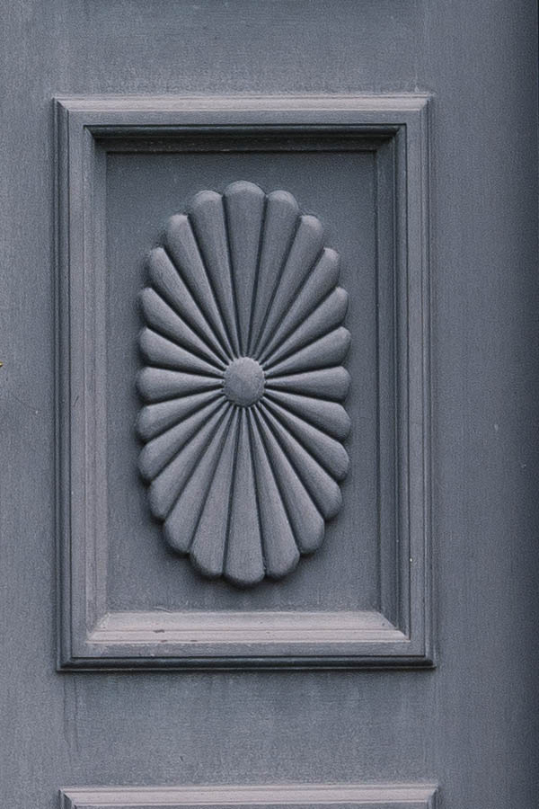 Photo 18396: Narrow, panelled, grey Simrishamn double door with door lights