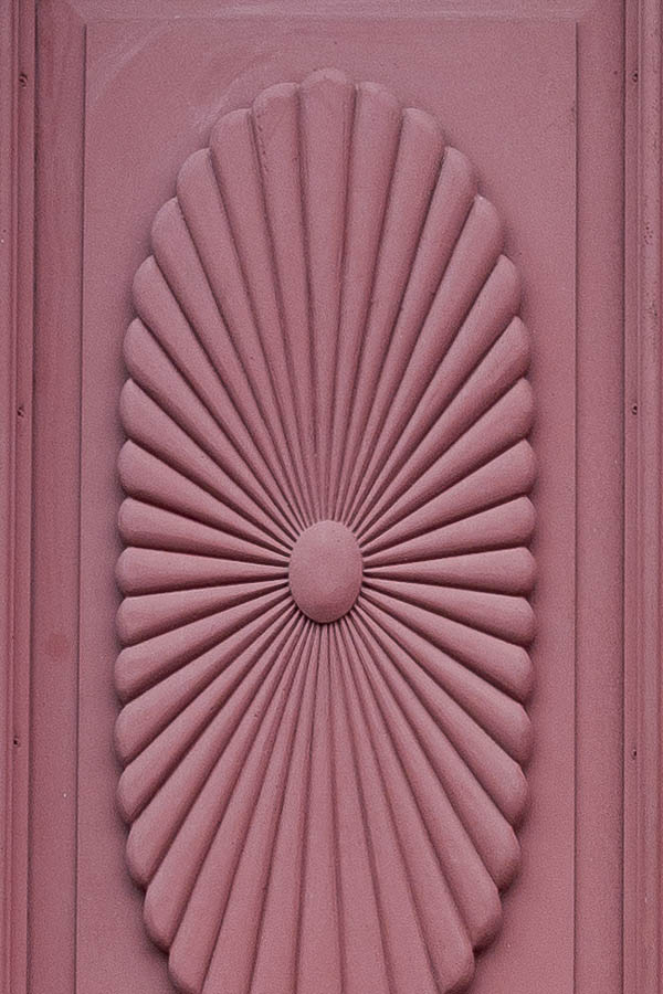 Photo 18451: Panelled, purple Simrishamn double door with formed door lights 