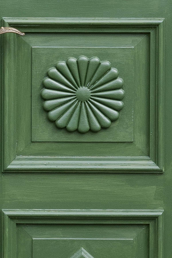 Photo 18486: Panelled, green Simrishamn double door with formed door lights