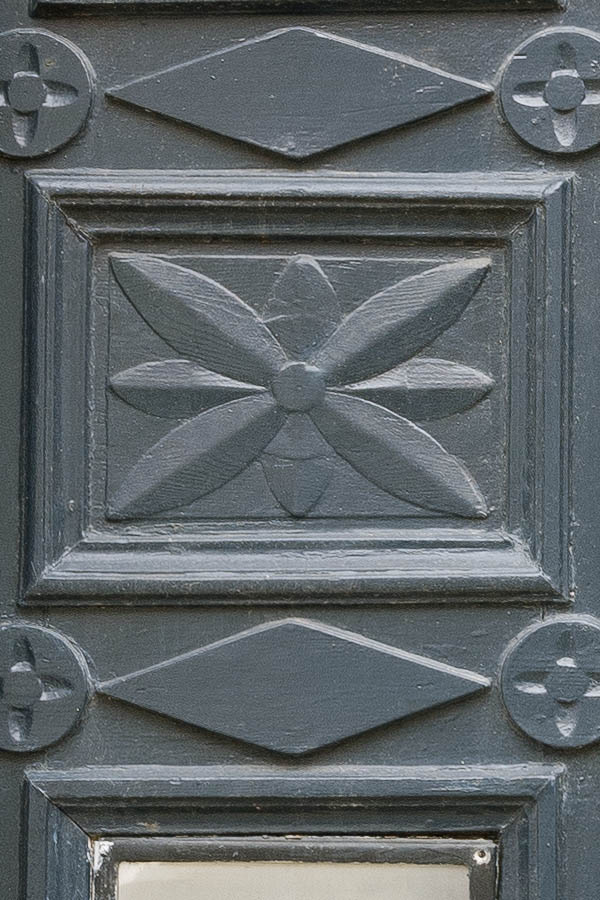 Photo 18566: Panelled, grey, carved double door with top window