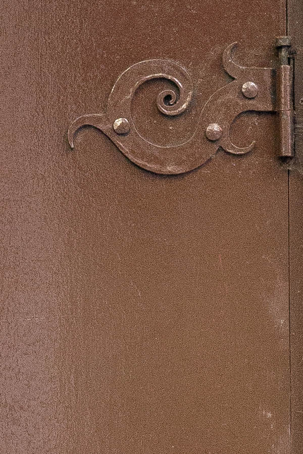 Photo 19521: Formed, brown plate door