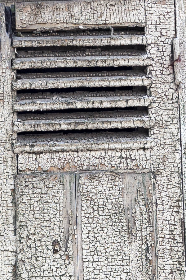 Photo 19567: Worn, grey shutters