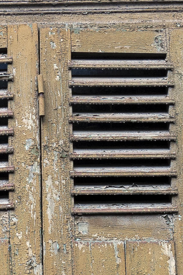 Photo 19574: Worn, brown shutters