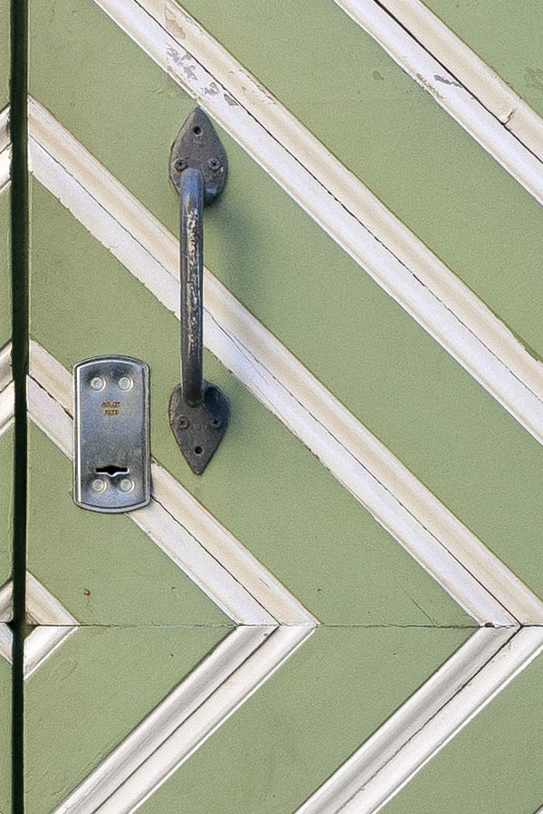 Photo 19824: White and light green double door of diagonally mounted boards