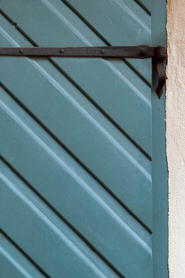 Photo 19891: Teal gate of diagonally mounted boards