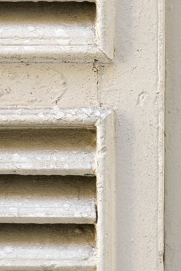 Photo 24033: Worn, white double shutter