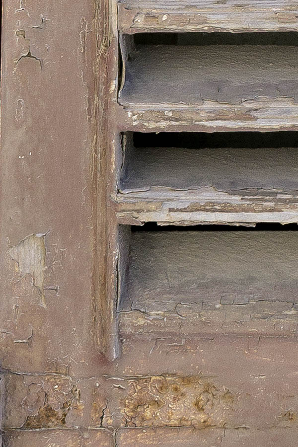 Photo 24095: Worn, brown double shutter