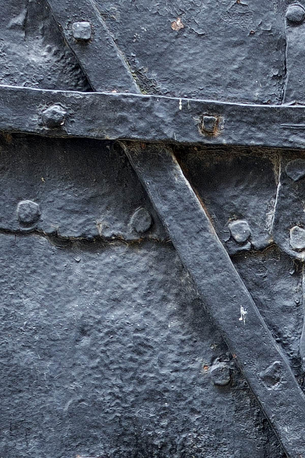 Photo 24965: Worn, black metal plate double door