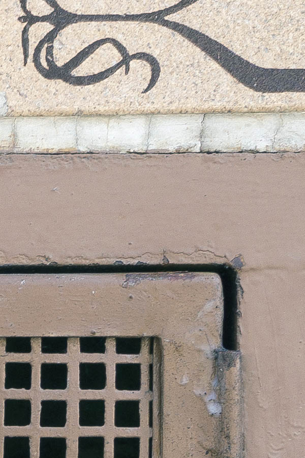 Photo 25367: Light brown trapdoor and brown tiles