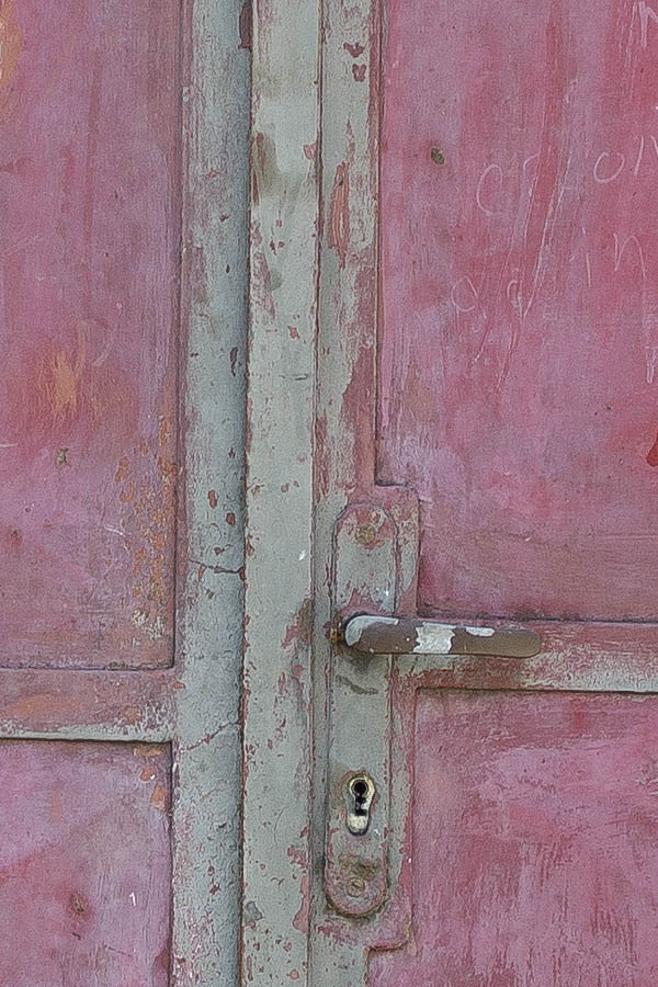 Photo 25429: Purple and grey metal plate gate