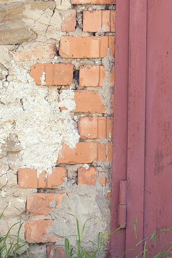 Photo 25442: Stone wall facade with a pink metal plate double door