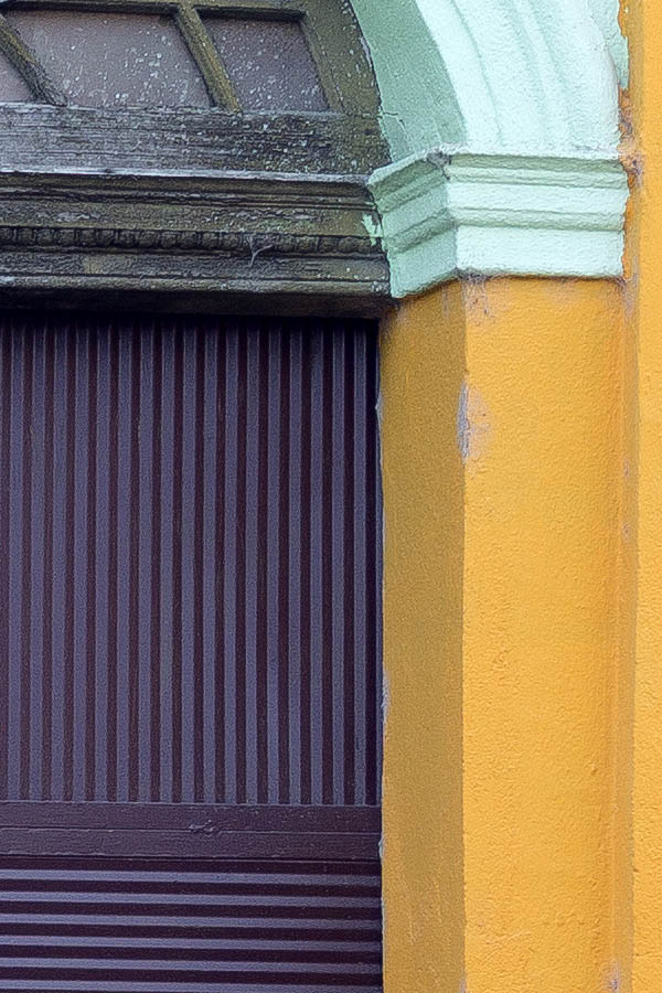 Photo 25646: Facade with light green and chrome yellow walls