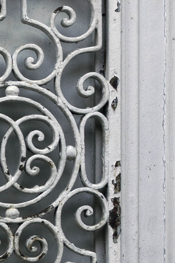 Photo 26596: Worn, white double door with lattice