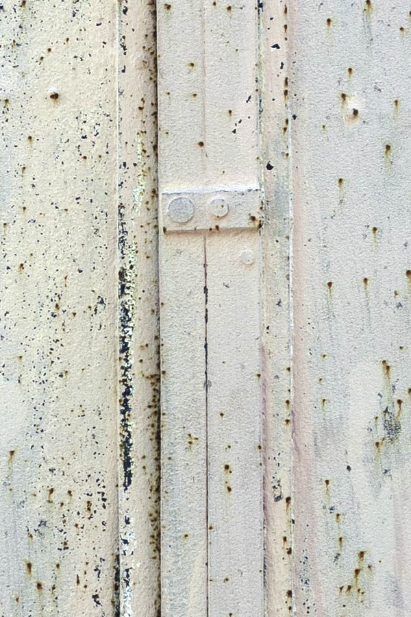 Photo 26600: Light yellow, double metal shutter