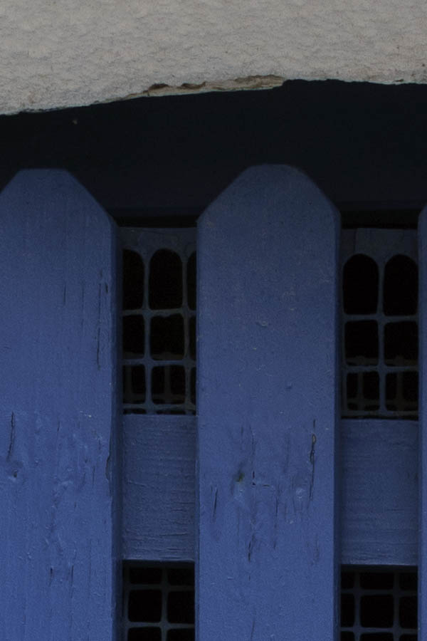 Photo 26711: Blue trapdoor with padlock