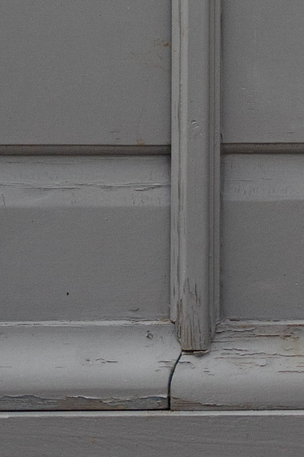 Photo 26766: Narrow, grey double door